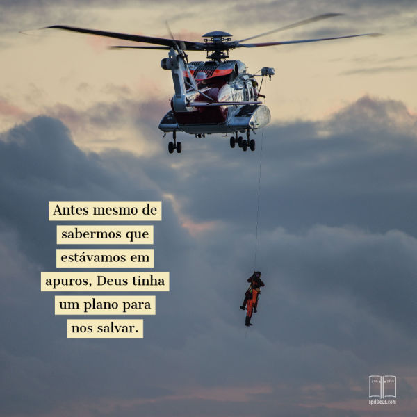 Um amor que está lá para pegar você antes mesmo de você saber que está caindo, é um amor que você não pode viver sem. Não viva sem Jesus! #amorimplacaval #amordedeus #apdd #apalavradeus Um helicóptero paira como um policial tenta resgatar um homem. Antes mesmo de você saber que você estava em apuros, Deus tinha iniciado um plano de resgate!