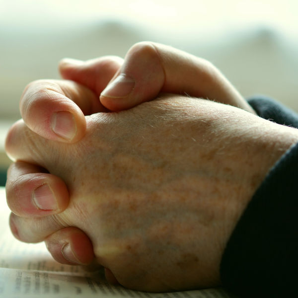 Foto de Elisabeth Elliott e sua filha. Elisabeth disse: “A vontade de Deus nunca é exatamente o que você espera que seja. Pode parecer muito pior, mas no final será muito melhor e muito maior. ”