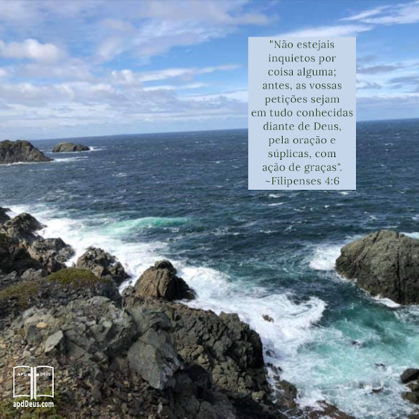 Ondas do mar batendo nas rochas. Filipenses 4:6:Não estejais inquietos por coisa alguma; antes, as vossas petições sejam em tudo conhecidas diante de Deus, pela oração e súplicas, com ação de graças.