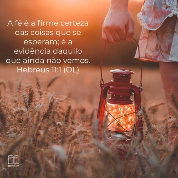 Uma jovem caminha por um campo agrícola ao pôr do sol, carregando uma lanterna brilhante. A fé é a substância das coisas que se esperam. Hebreus 11:1