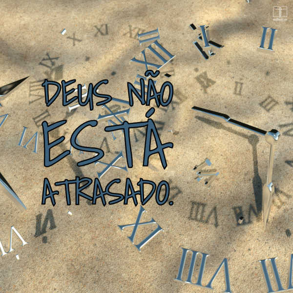 Você acredita que o tempo de Deus é perfeito? Um relógio abstrato com algarismos romanos espalhados por todo o lugar e as palavras “Deus não se atrasa” exibidas.