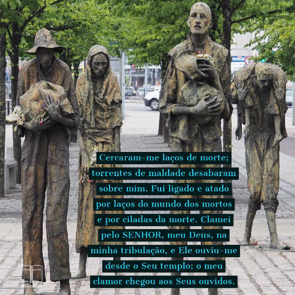 Foto de Elisabeth Elliott e sua filha. Elisabeth disse: “A vontade de Deus nunca é exatamente o que você espera que seja. Pode parecer muito pior, mas no final será muito melhor e muito maior. ”