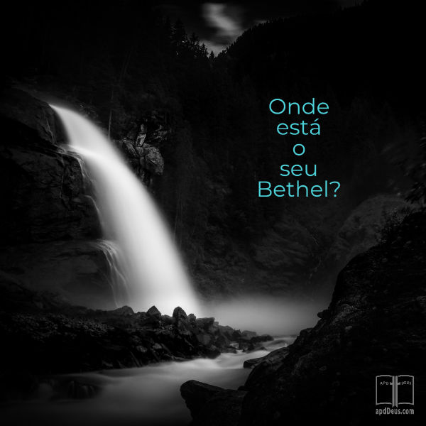 Onde está o seu Betel? Onde estão os marcos em sua vida que o lembram da fidelidade de Deus? #apdd #apalavradedeus #hisotoriacomdeus Uma cena escura com uma cachoeira branca brilhante. Onde está o seu Bethel?