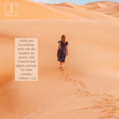 Uma mulher caminhando pelo deserto pondera: Ainda que eu andasse pelo vale da sombra da morte, não temeria mal algum, porque tu estás comigo